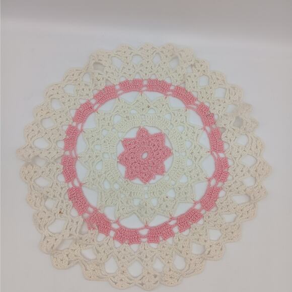 VTG Crochet Lace Doily Doilies Housewarming Gift Handmade Set of 2 Ivory & Pink - Picture 3 of 7